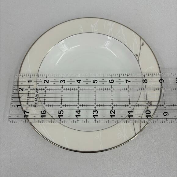 Waterford China Lisette Shallow 9 Inch Bowl Soup Cereal Serving Replacement - Picture 8 of 8